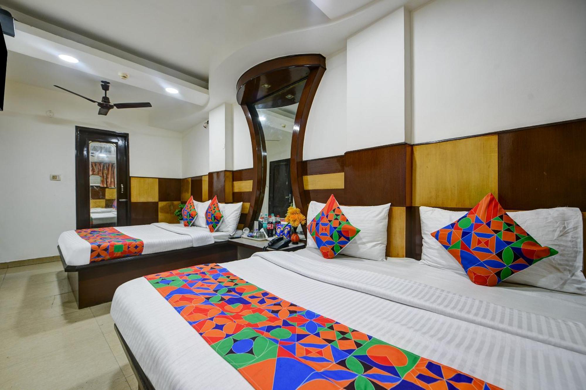 Hotel Hrd - Railway Station - Couple Friendly Local Ids Accepted