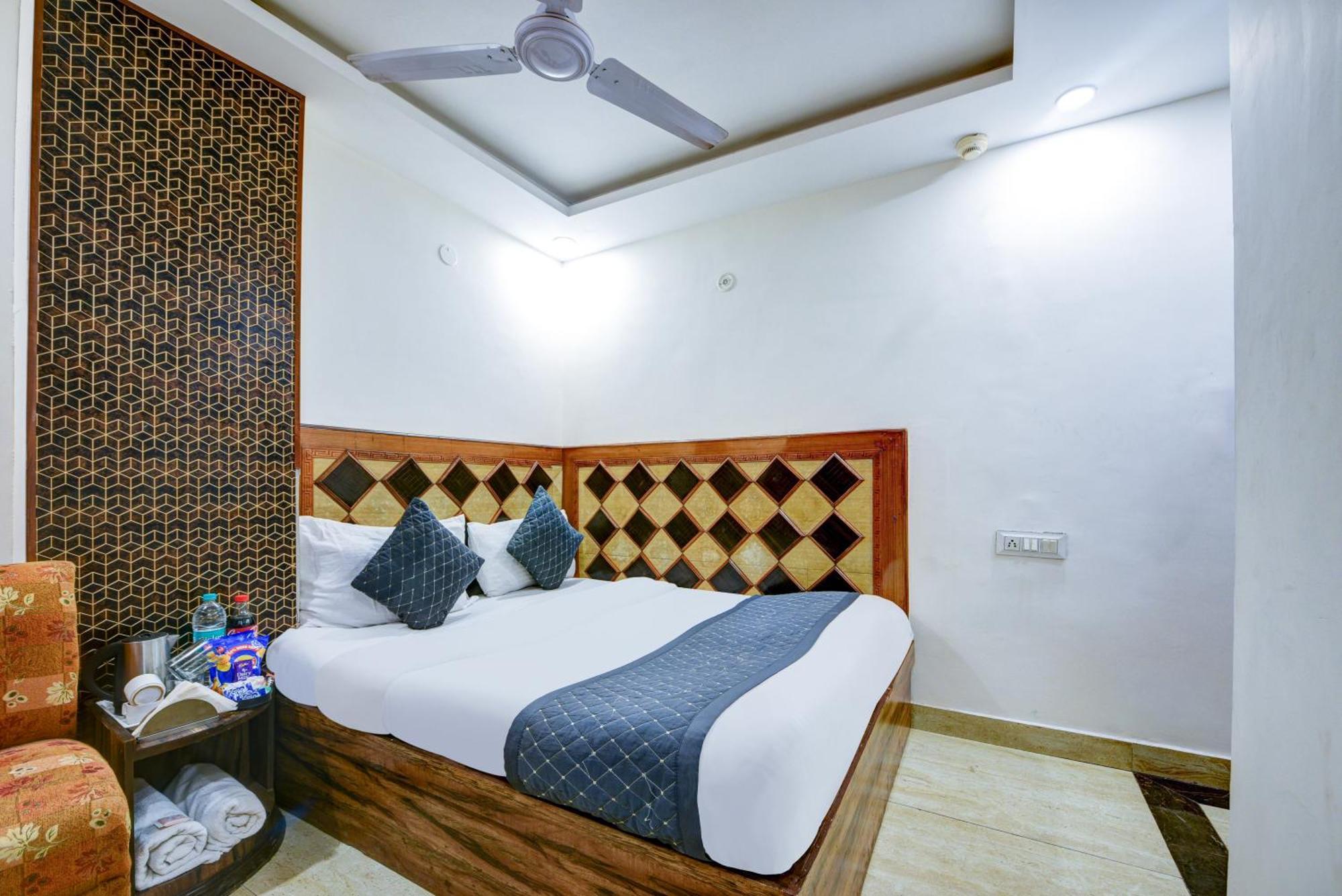 Hrd - Railway Station - Couple Friendly Local Ids Accepted Hotel