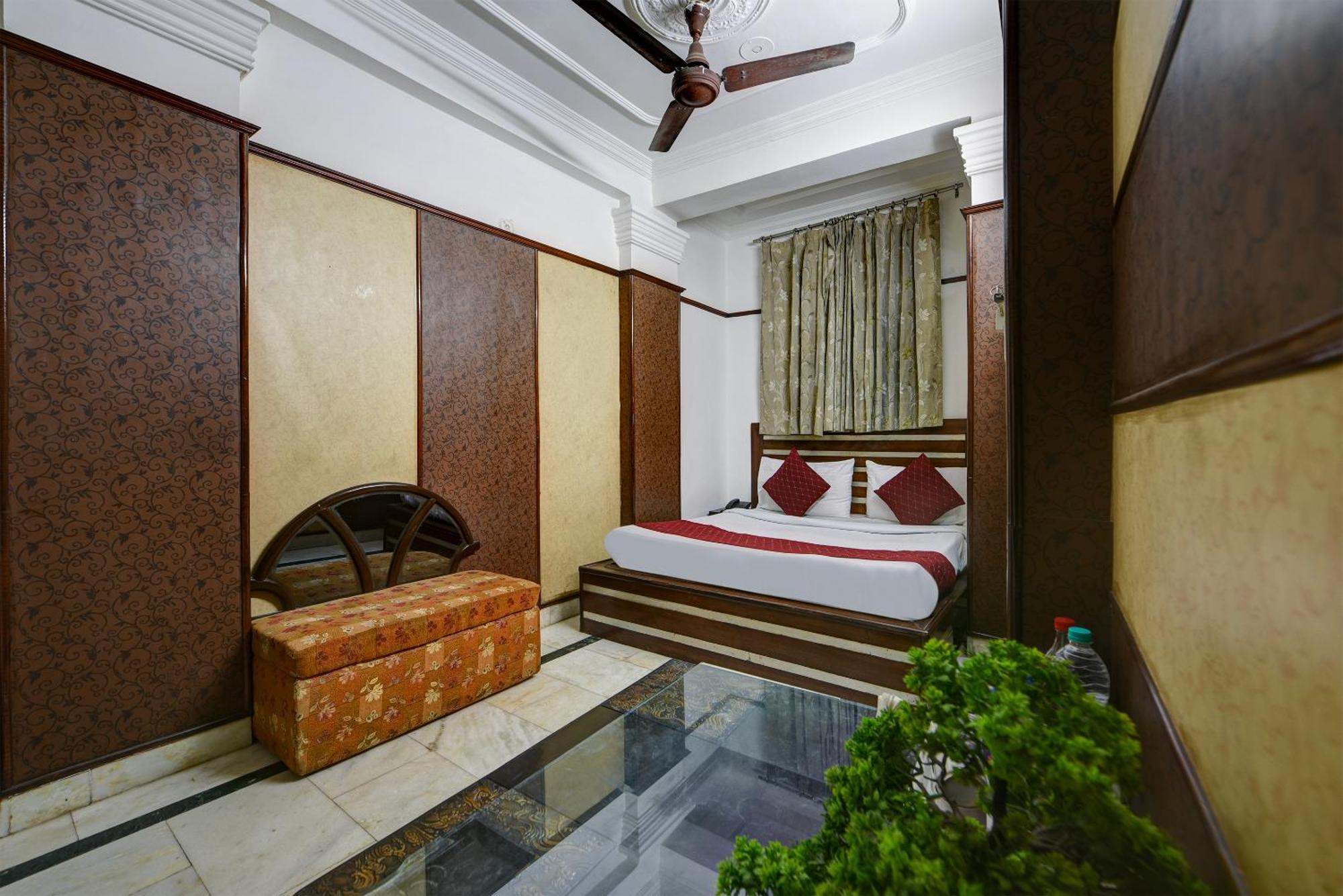 Hotel Hrd - Railway Station - Couple Friendly Local Ids Accepted